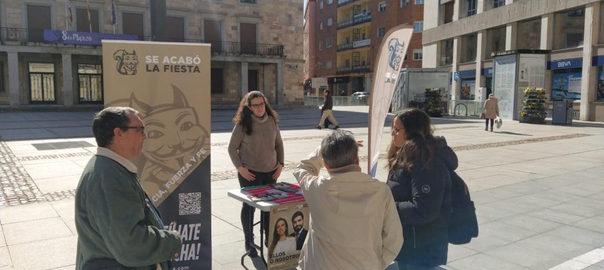 Alvise Pérez viene a Zamora con la candidata autonómica.