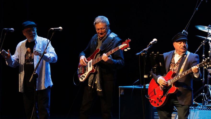 Por la izquierda, Lito Ferreira, Félix Sánchez y Carlos Martagón, durante el concierto. | Fernando Rodríguez