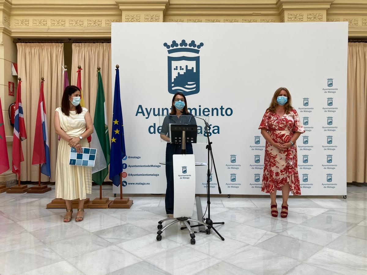 Noelia Losada, Susana Carillo y Rosa Sánchez, informan de los acuerdos de la Junta de Gobierno Local