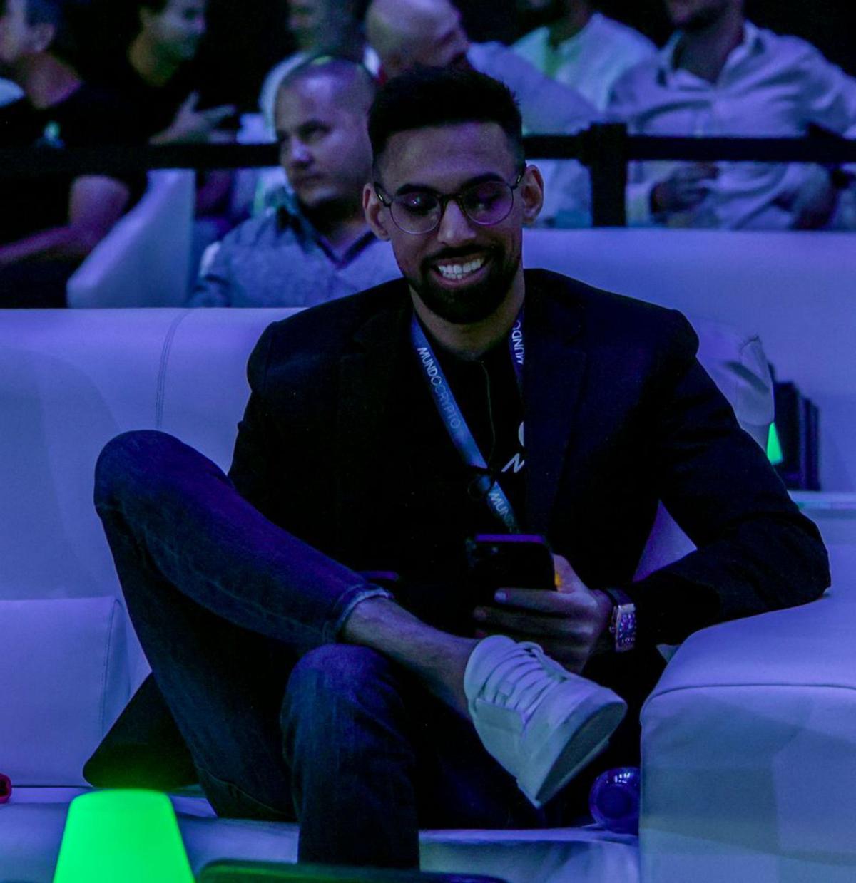 El intento de récord Guinness de Mani Thawani fracasa ante un público  entregado