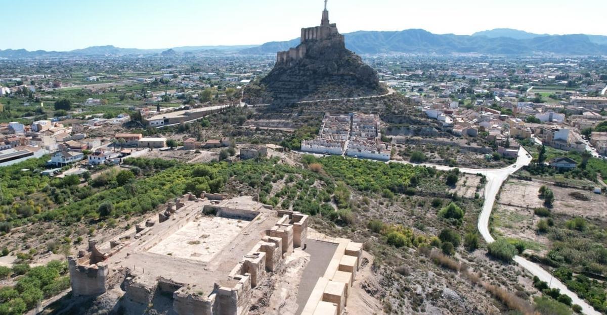 Vista panorámica del conjunto arquitectónico de las Fortalezas del Rey Lobo.