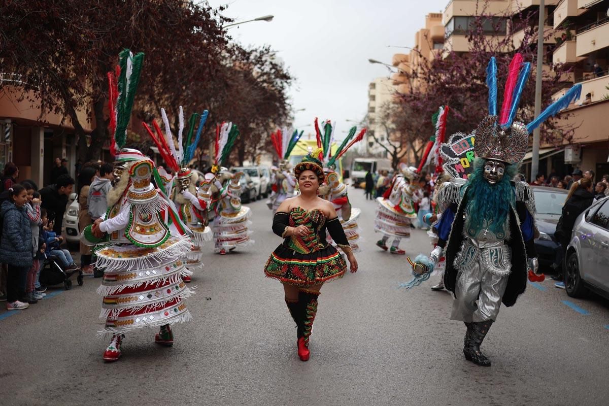 Búscate en las imágenes de la rúa de Carnaval de Ibiza