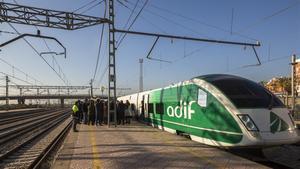 Tren de la línea del AVE de Valencia a Castellón.