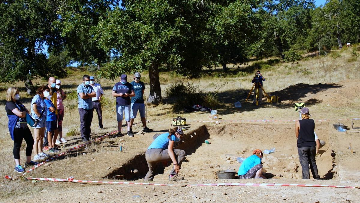 Excavación en el castro de Mellanes.