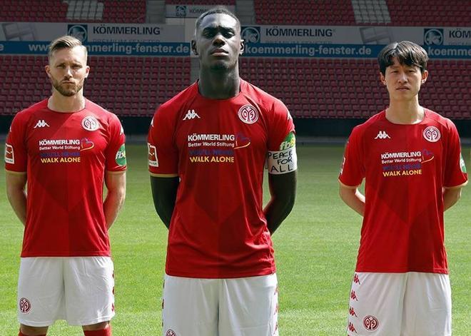 La camiseta del Mainz 05 para la temporada 2022/23