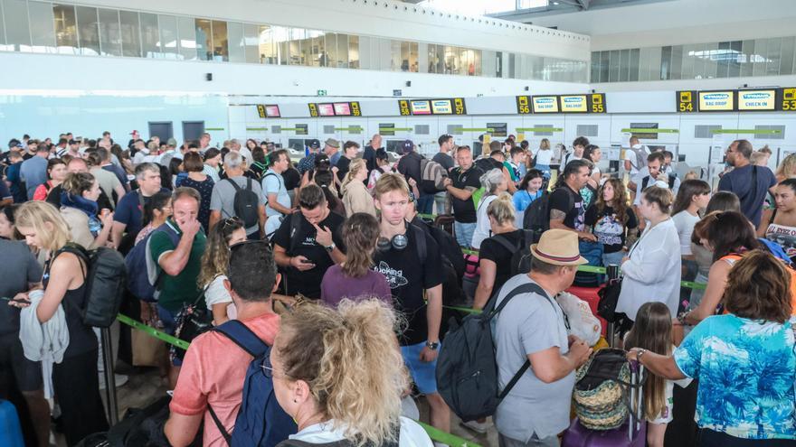 El aeropuerto de Alicante-Elche vuelve a superar récords en agosto con 1,7 millones de pasajeros