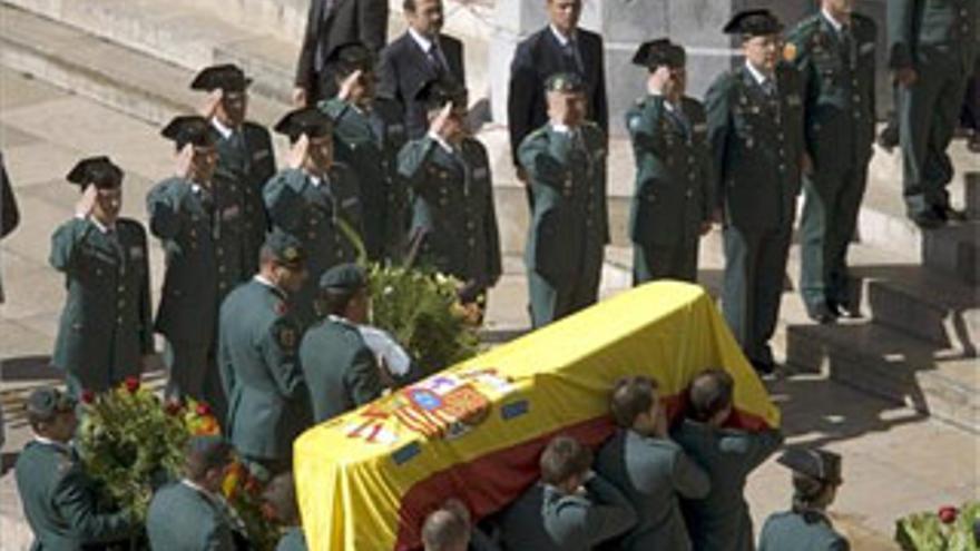 Los Príncipes presiden el funeral por el guardia civil asesinado por ETA