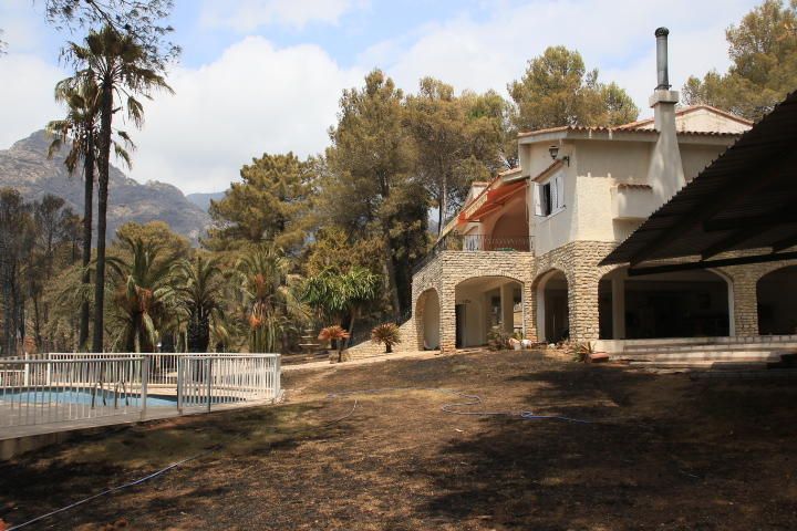 Incendio forestal entre Pinet, La drova y Marxuquera