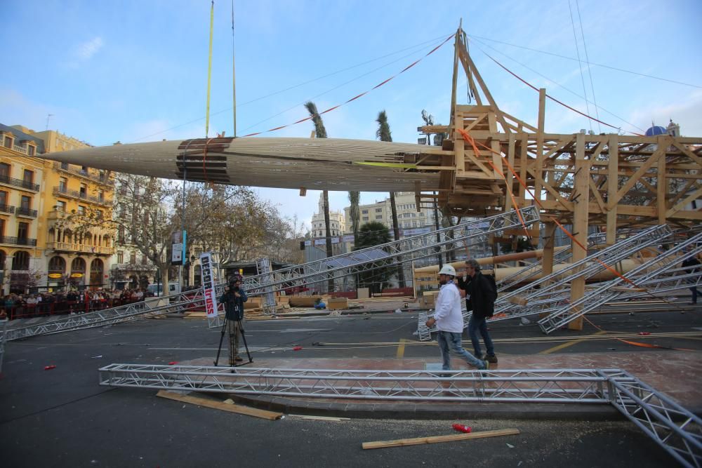 'Plantà' al tombe de la falla municipal