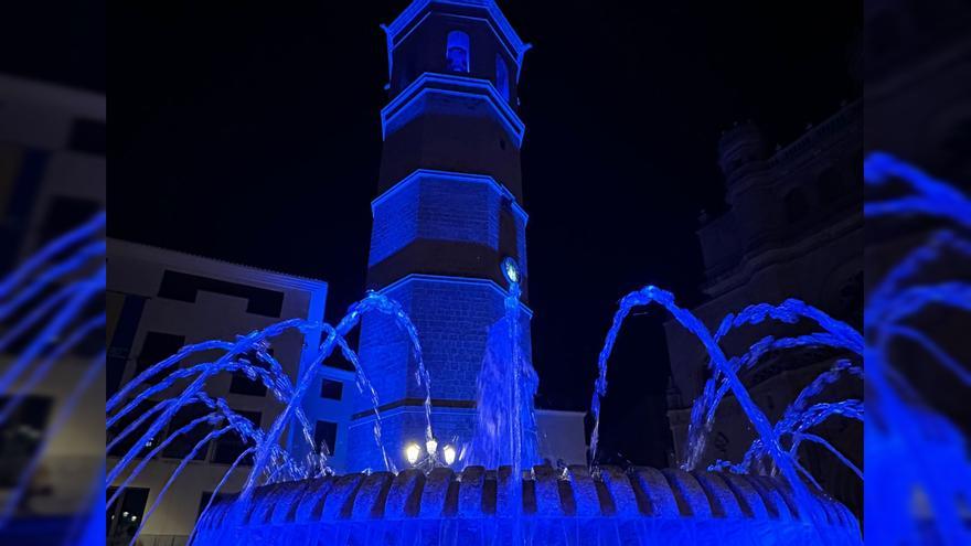 El Fadrí y la fuente de la plaza Mayor se iluminan de azul en honor al Grau de Castelló y a Sant Pere