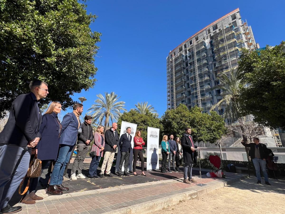 Acto de homenaje a las víctimas del edificio de Campanar en València.