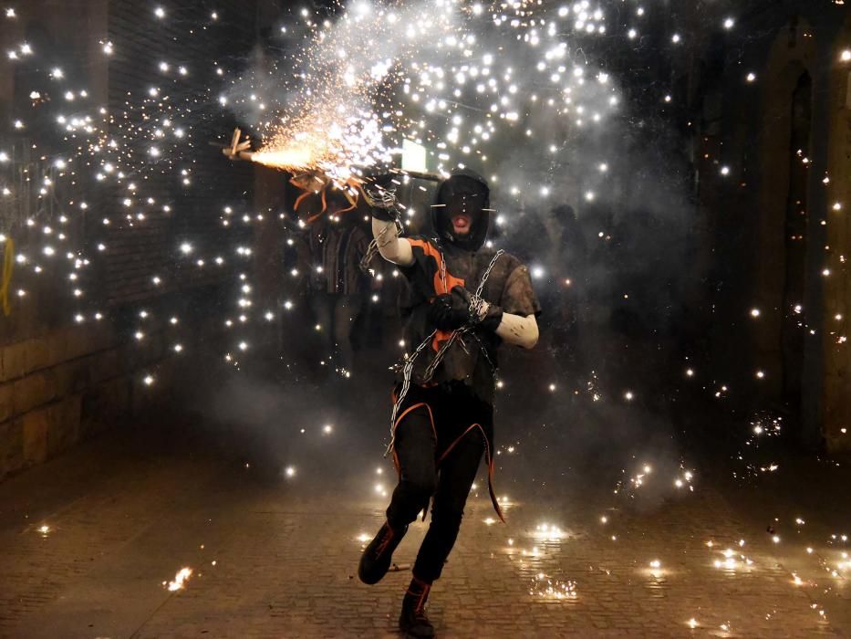 La trobada de diables fa tremolar el Barri Antic d