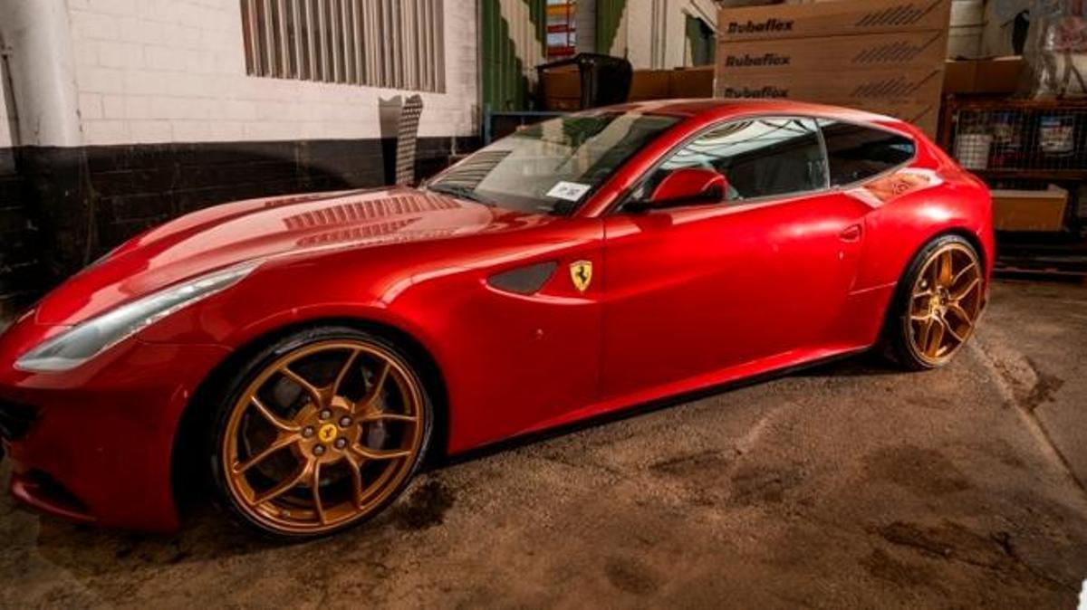 Vista del Ferrari FF que ha salido hoy a subasta en el portal especializado Escrapalia tras ser incautado a las mafias del narcotráfico.
