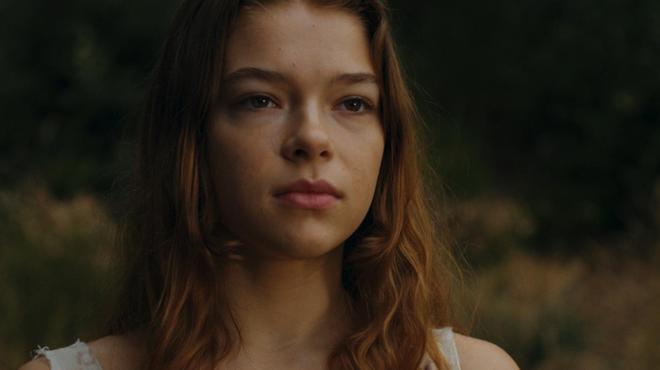 Crítica de 'Mala bèstia': Bàrbara Farré, directora de videoclips de Rosalía y Bad Gyal, debuta en formato largo con un cuento iniciático, fantástico y misterioso