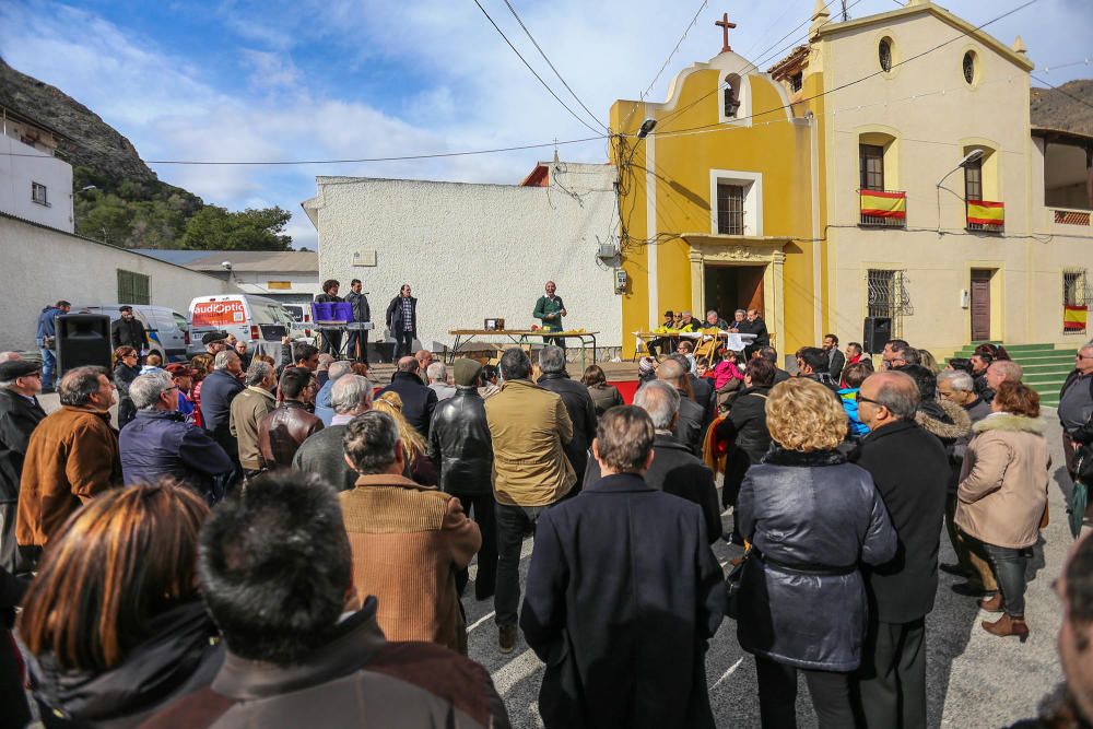 Bolas de bergamota, pan de novia, el concurso mundial de charlatanes...Orihuela se reencuentra con la tradición en San Antón