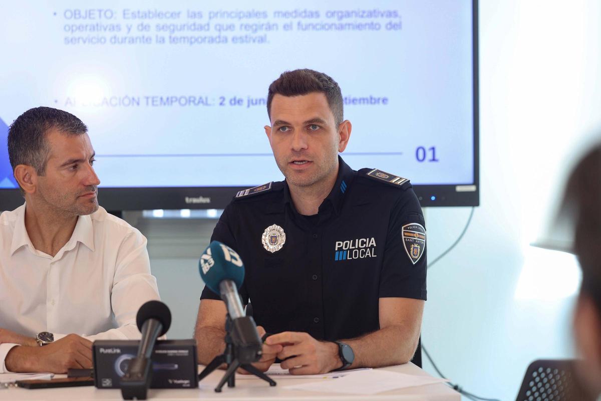 La Policía Local de Sant Antoni presenta su dispositivo especial de verano La Policía Local de Sant Antoni presenta su dispositivo especial de verano