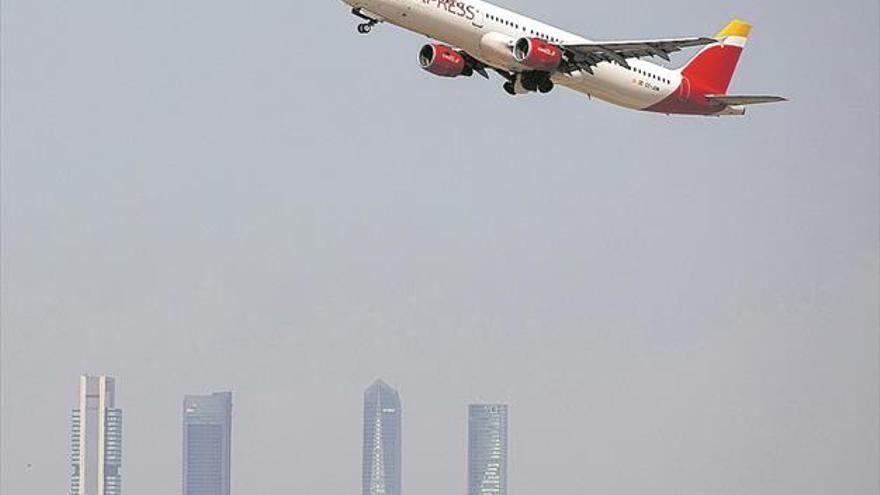 España ya no descarta gravar el transporte aéreo con tasas ‘verdes’