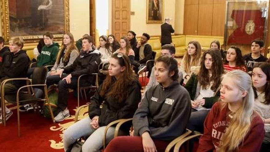 Los alumnos estadounidenses, en el Ayuntamiento.