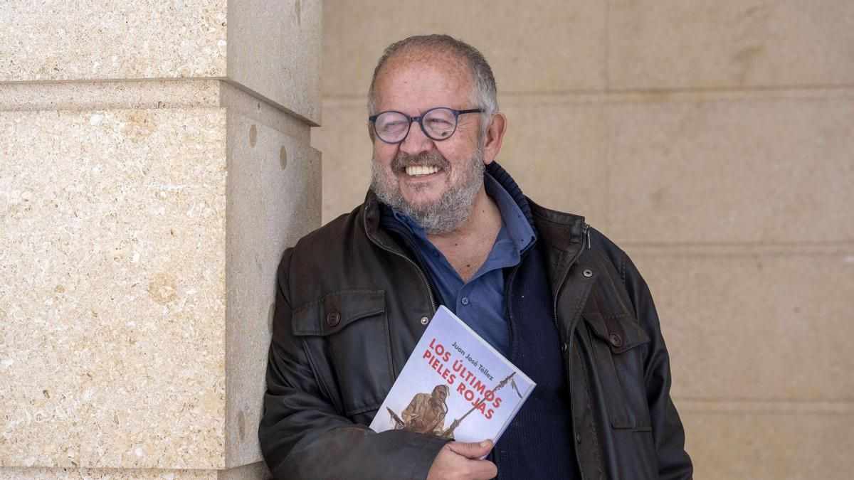 El escritor, poeta y periodista Juan José Téllez.