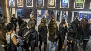 Colas para entrar en un cine en Barcelona durante la edición de la Fiesta del Cine del 2015.