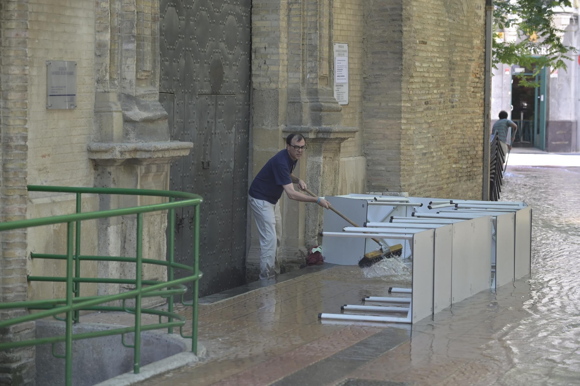 En imágenes | Reventón en la plaza San Miguel de Zaragoza