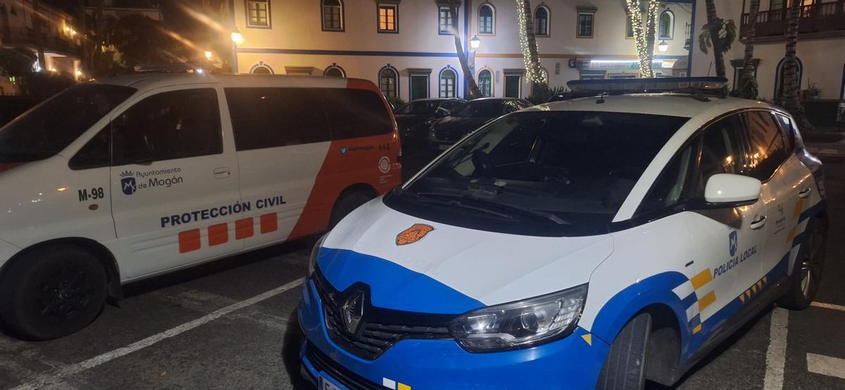Así fue el incendio de una embarcación en el muelle de Puerto de Mogán