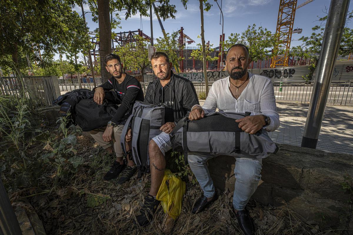 Las obras del Camp Nou desde dentro: tres meses siguiendo a los trabajadores rumanos del Camp Nou