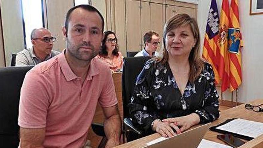 Omar Juan y Cristina Ferrer en un pleno del Consell de Formentera celebrado el pasado año.