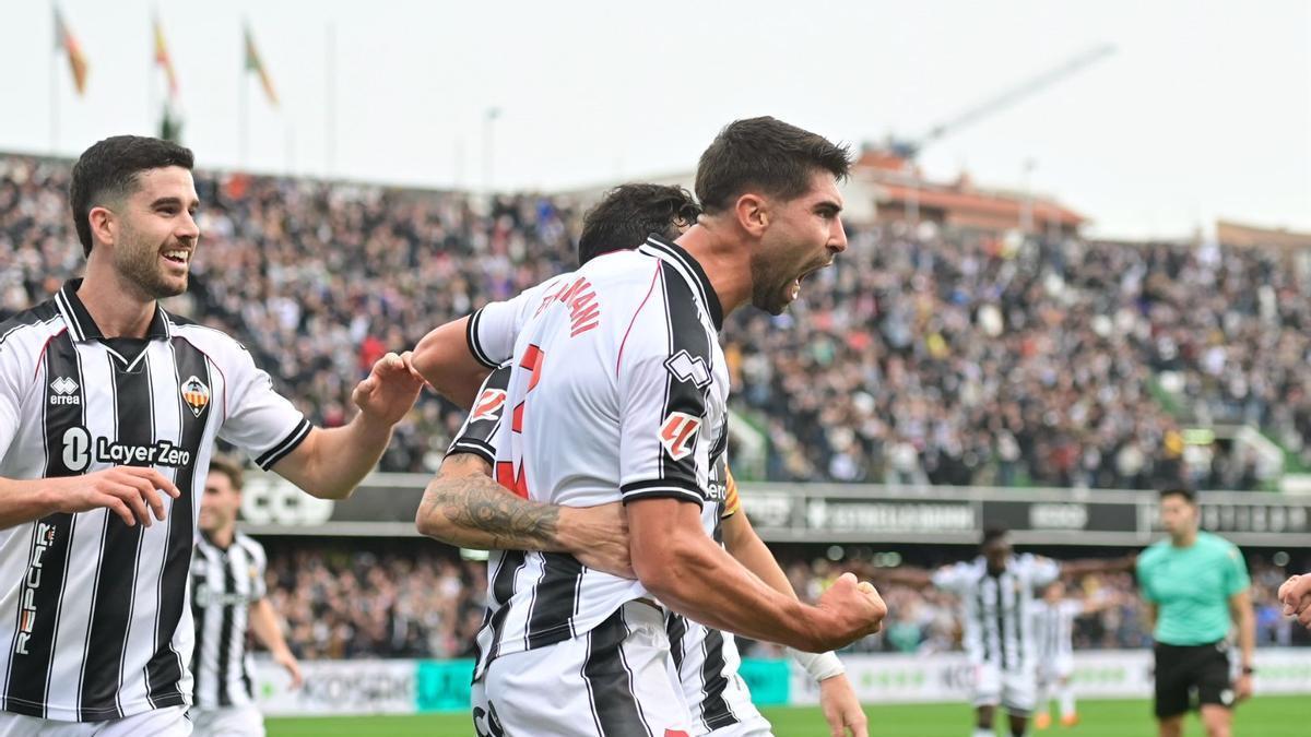 Fabrizio Brignani celebra el 2-0 en el Castellón-Huesca.