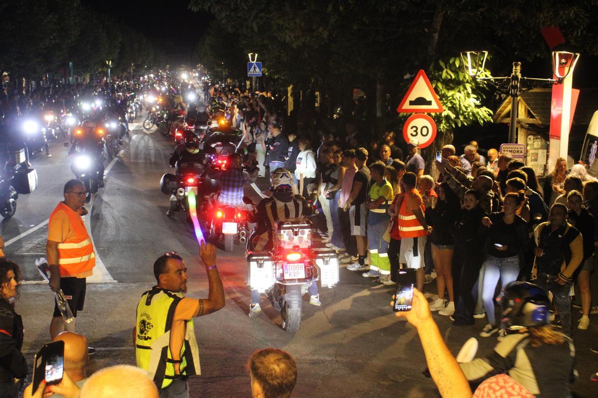 GALERÍA | Sanabria vive una noche mágica durante la concentración de motos