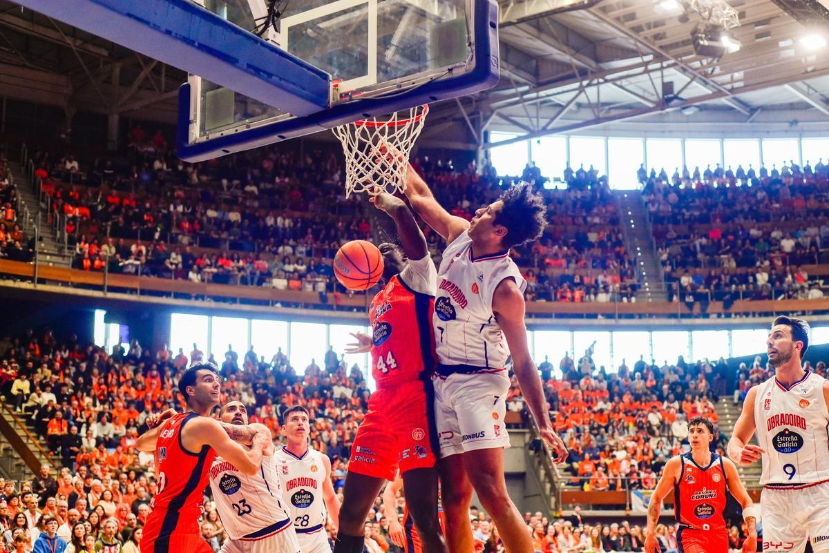 El derbi entre el Básquet Coruña y el Obradoiro en imágenes El derbi entre el Básquet Coruña y el Obradoiro en imágenes