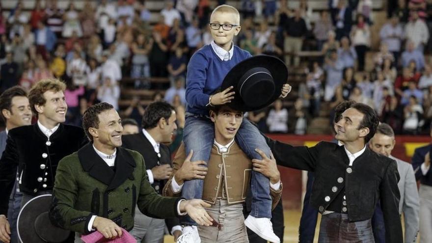 Dos antitaurinos desean la muerte de un niño con cáncer porque quiere ser torero