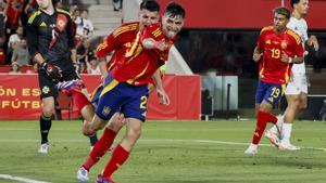 España golea a Irlanda del Norte con doblete de Pedri (5-1)