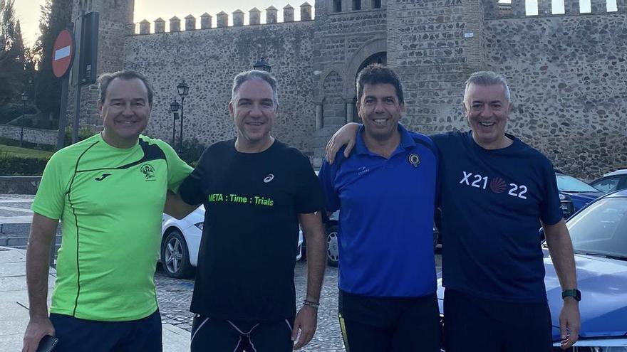 Javier Campoy, recientemente con Elías Bendodo y otros líderes del PP, en una carrera en el marco de la interparlamentaria del PP en Toledo.