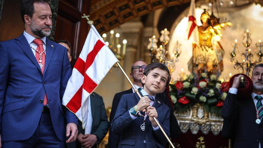 San Jorge guía a Alcoy hacia la Trilogía Festera