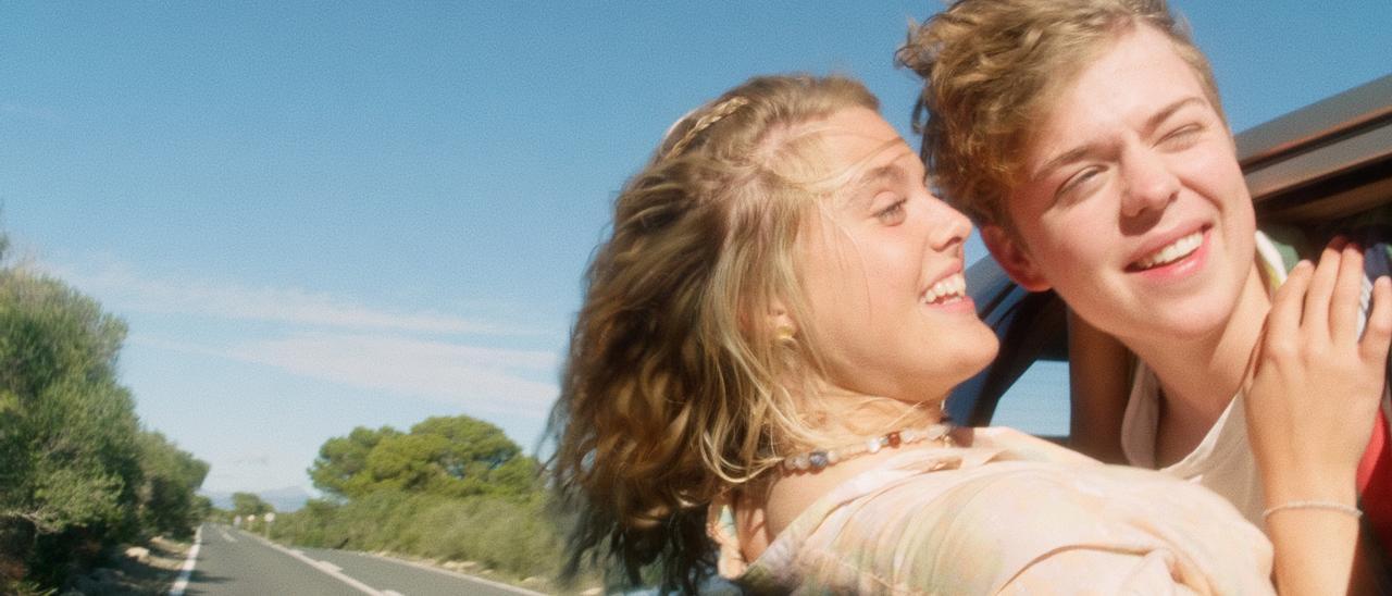 Der Film „Morgen irgendwo am Meer“ ist ein Roadtrip von vier Jugendlichen auf der Suche nach sich selbst.