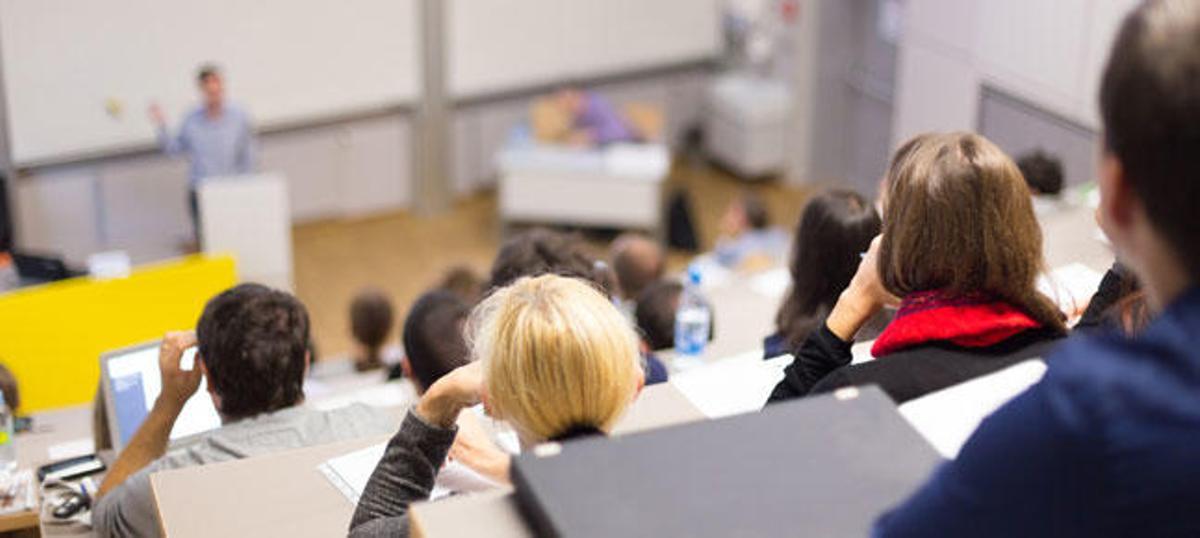 Estudiantes universitarios