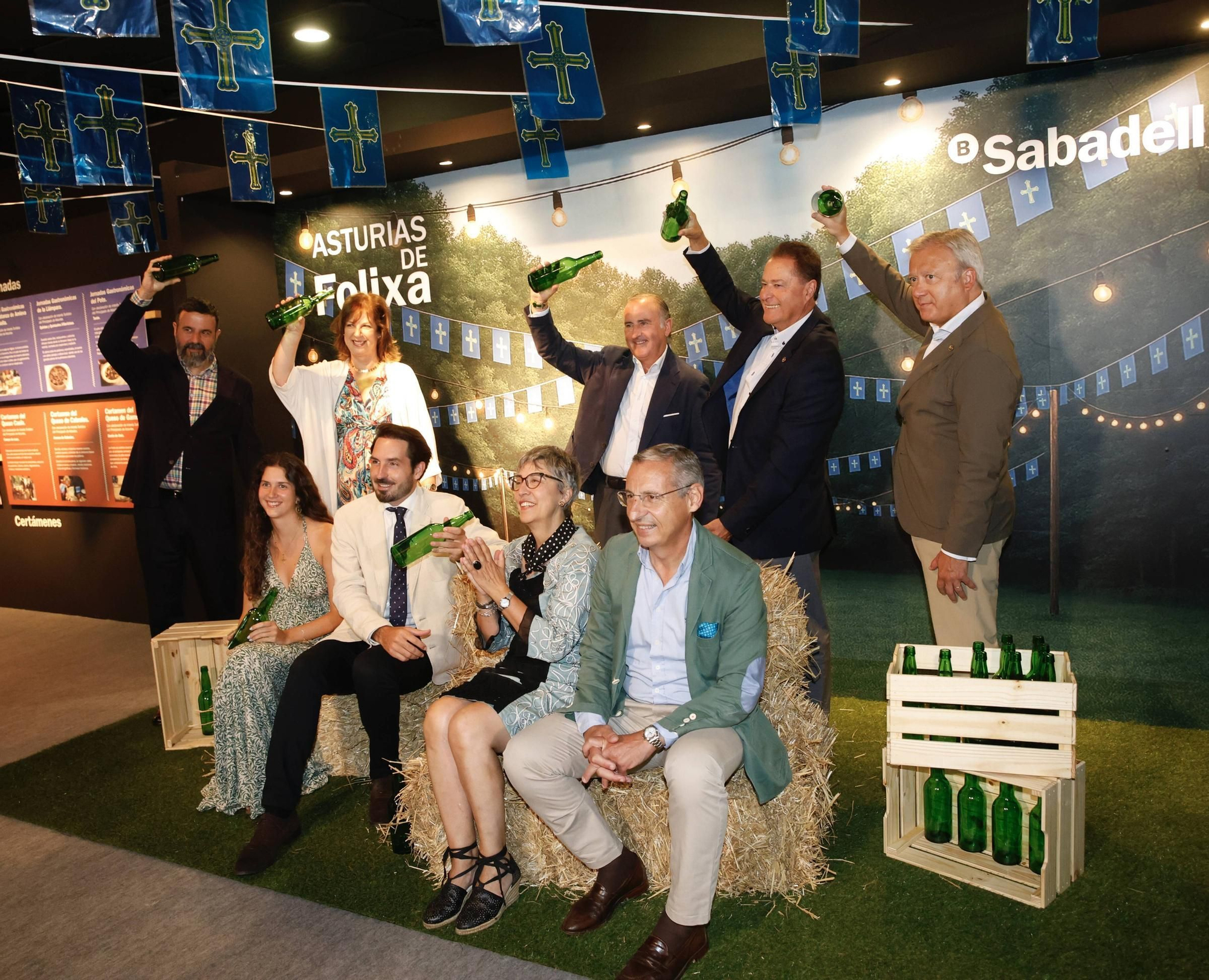 El Sabadell centra su pabellón de la Feria de Muestras de Asturias A en la folixa, "la cultura más arraigada" (en imágenes)