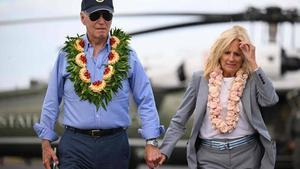 El presidente Joe Biden visita la isla de Maui después de los devastadores incendios.