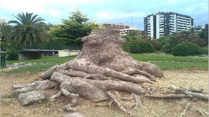 El parque de Viveros se queda sin el árbol de la &quot;Bellasombra&quot;