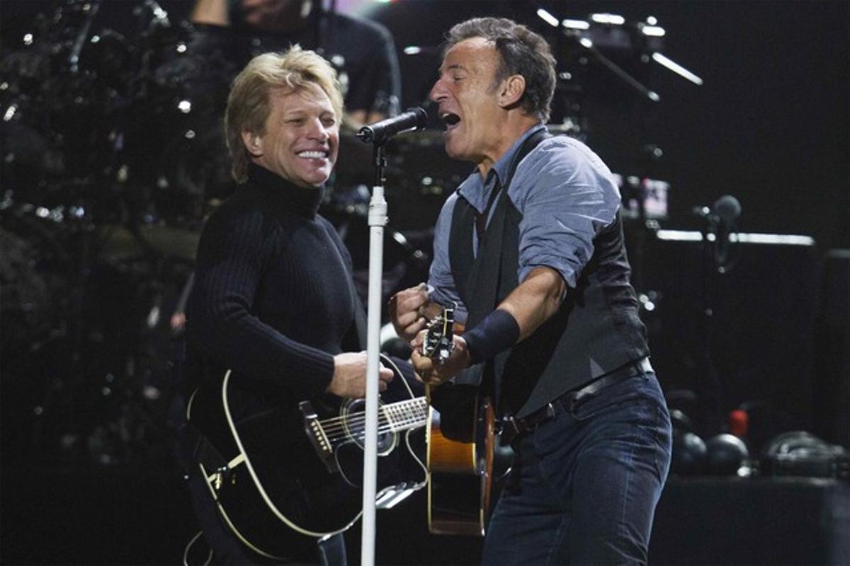 Bon Jovi i Bruce Springsteen, durant el concert benèfic 12-12-12.