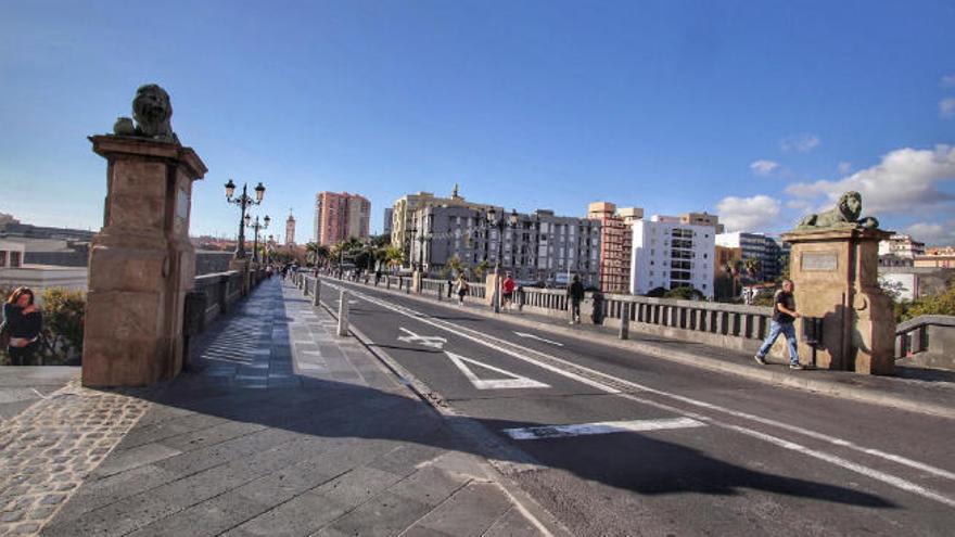 Puente Serrador, una de las vías cuya denominación deberá ser eliminada.