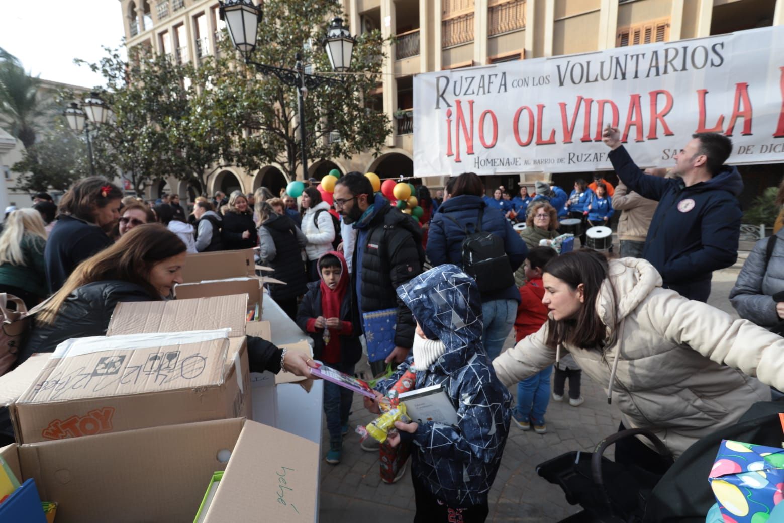 Entrega de regalos a los niños de Paiporta: los Reyes Magos en la zona cero