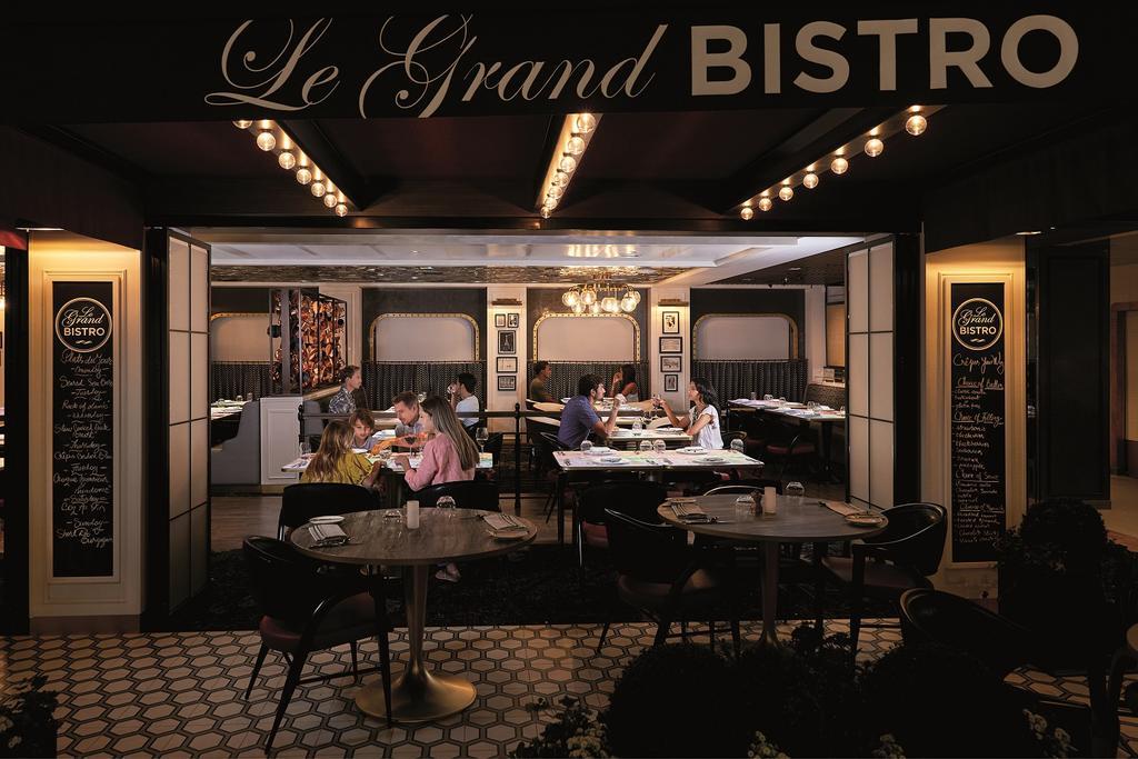 Le Grand Bistro.