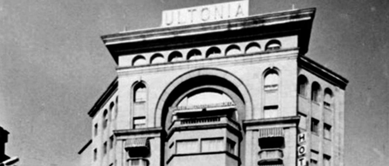 Una imatge històrica de l’establiment hoteler de la  Gran Via Jaume I | HOTEL ULTÒNIA