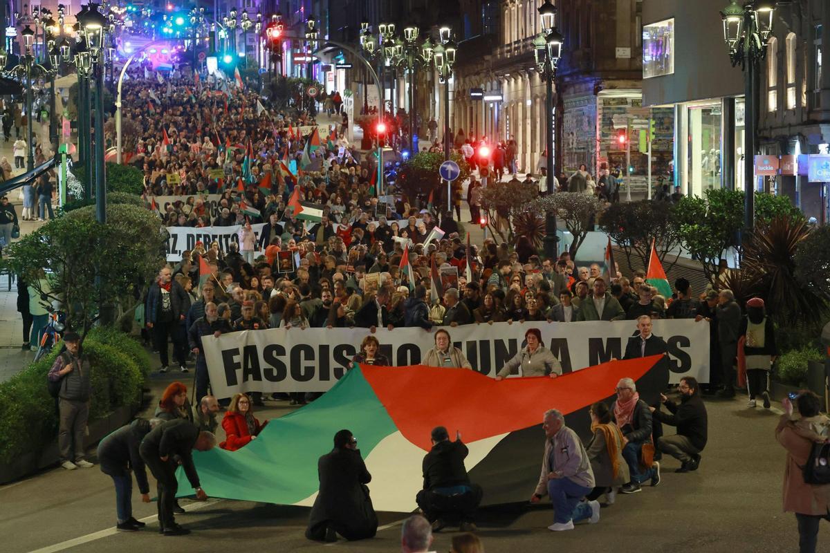Manifestaciones en Vigo | Vigo alza la voz por la paz y contra el fascismo