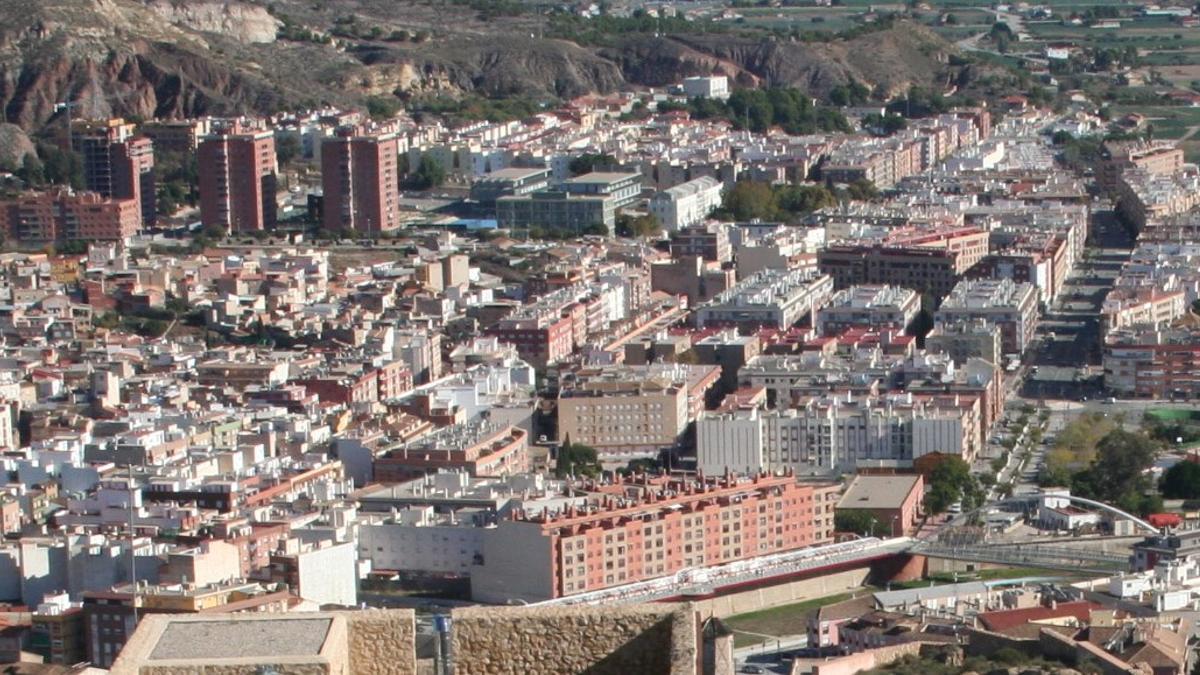 Vista panorámica de los barrios donde se ha detectado mayor presencia de infraviviendas junto al casco antiguo.