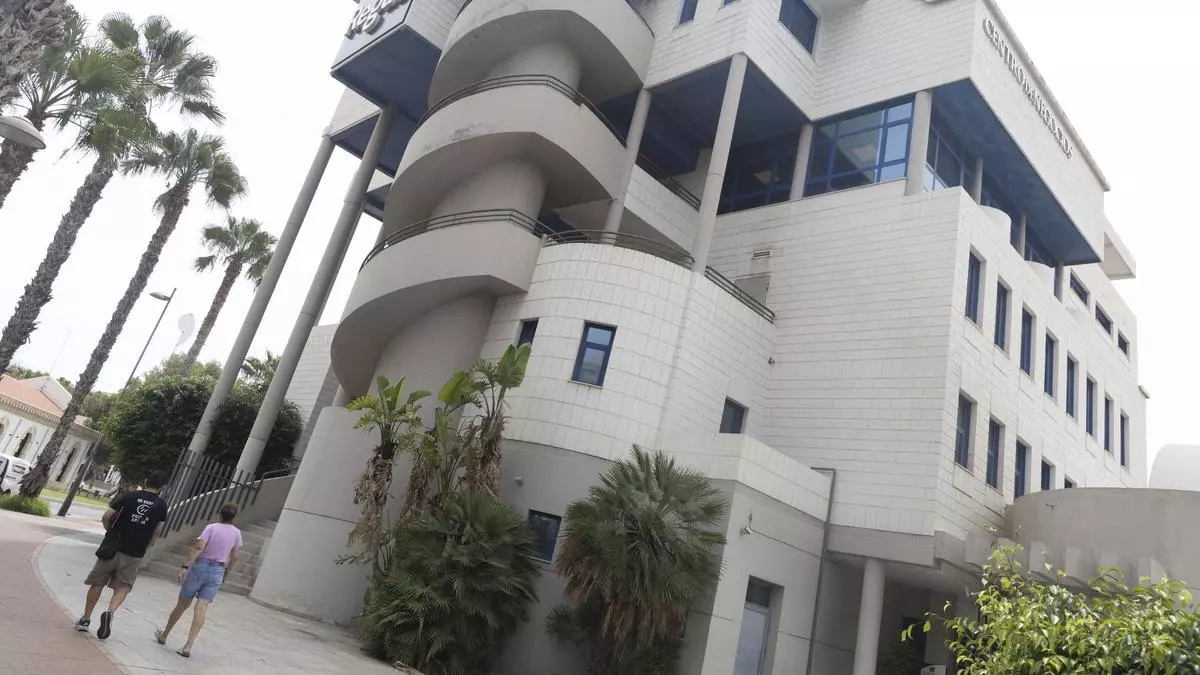 El Puerto de Alicante acusa al anterior gestor de la Casa del Mar de dejadez y defiende la legalidad del cambio de titular