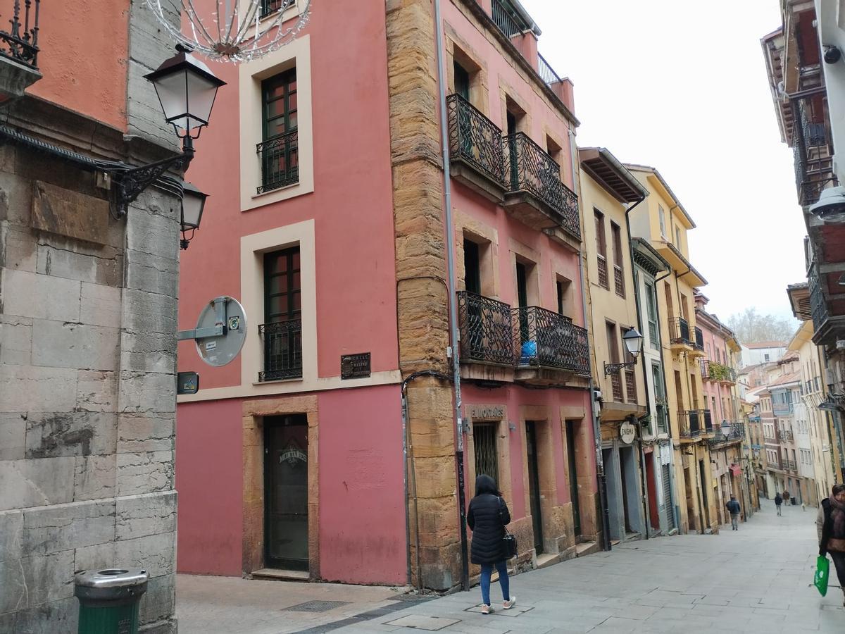 El edificio de la calle Mon que sale a subasta.