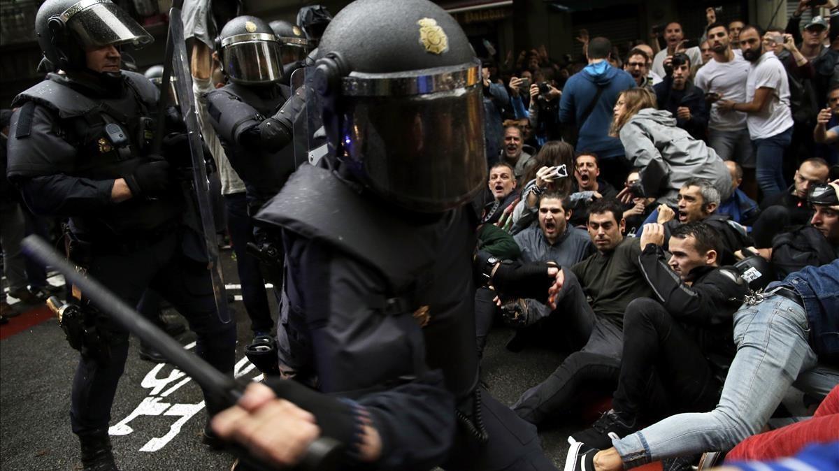 El máximo jefe operativo durante el 1-O, Florentino Villabona, defiende la ejemplaridad de la actuación de los cuerpos policiales, como vimos todos en televisión.